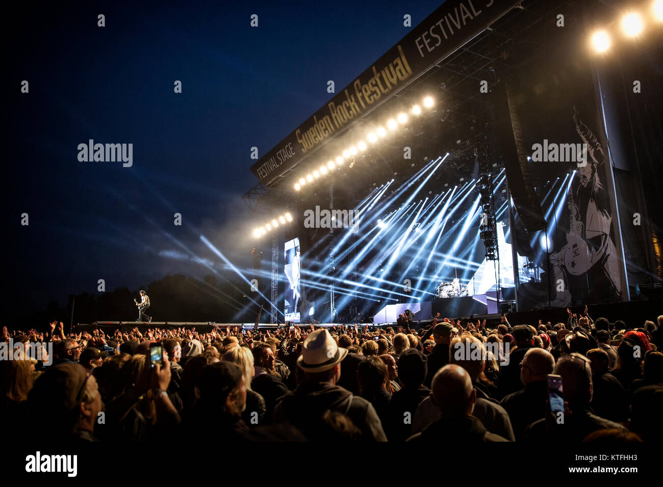 L'della rock band tedesca Scorpions esegue un concerto dal vivo presso la musica svedese festival Sweden Rock Festival 2017. Qui il chitarrista Rudolf Schenker è visto dal vivo sul palco. La Svezia, 09/06 2017. Foto Stock