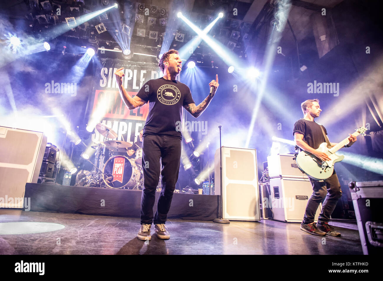 Il francese canadese rock band Simple Plan esegue un concerto dal vivo al Rockefeller di Oslo. Qui il cantante Pierre Bouvier è visto dal vivo sul palco. Norvegia, 24/05 2016. Foto Stock