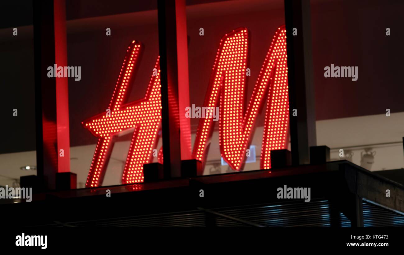 H M segno Pattaya Beach Road Central Mall Thailand Resort Town Foto Stock