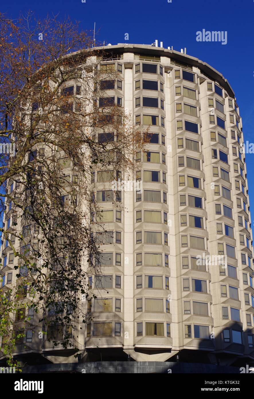 Il Park Tower Knightsbridge Hotel, 1973. Londra, Regno Unito. Dicembre 2017. Foto Stock