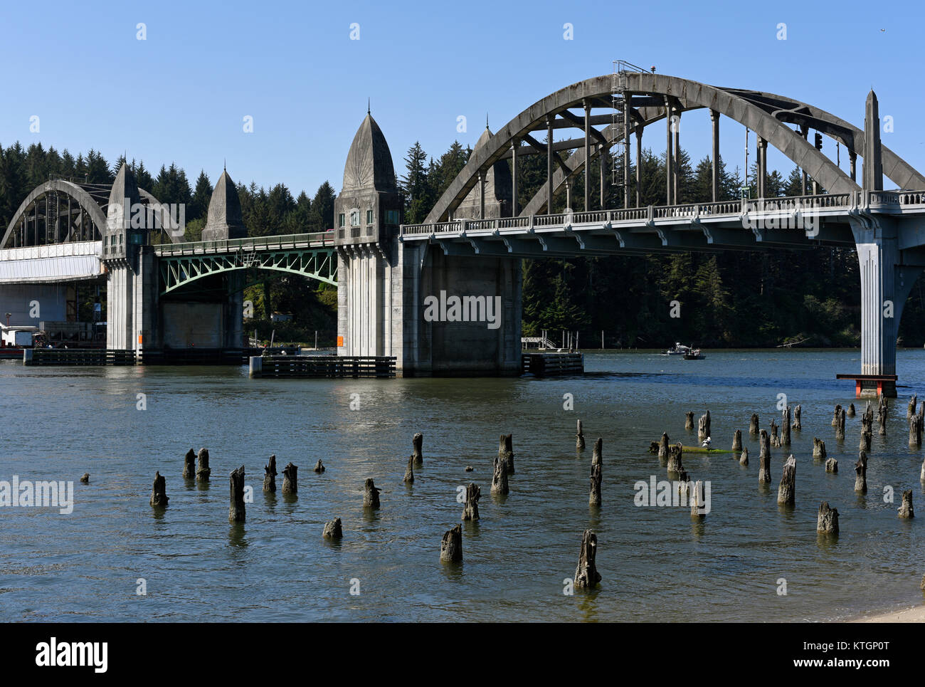 Il Siuslaw River Bridge a Firenze, Oregon, Stati Uniti Foto Stock