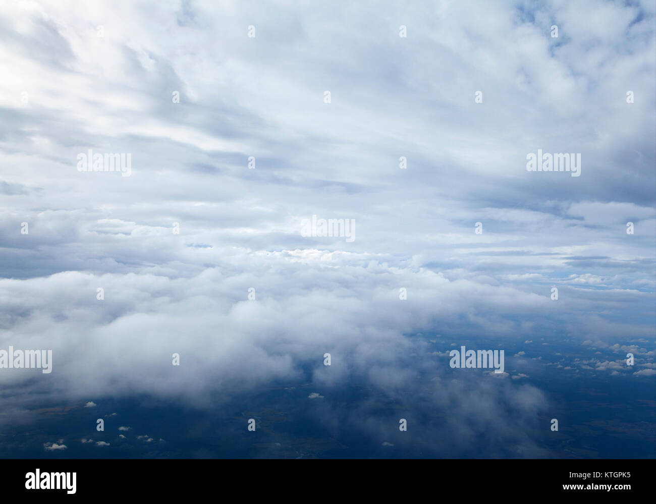 Nuvole, vista dall'aereo Foto Stock