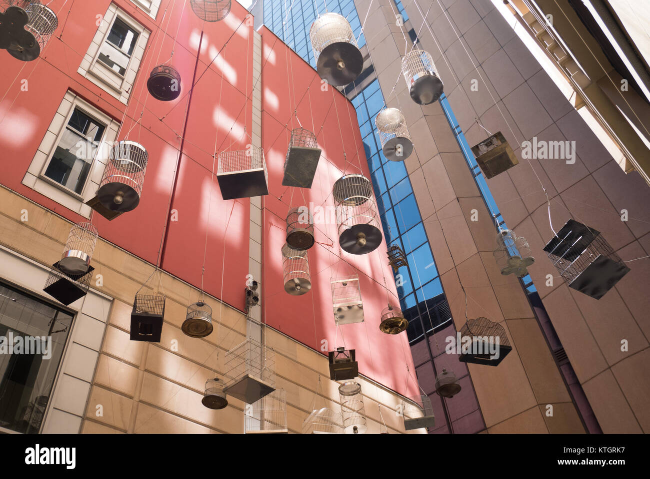 Hanging bird cage arte all'aperto di Sydney Foto Stock