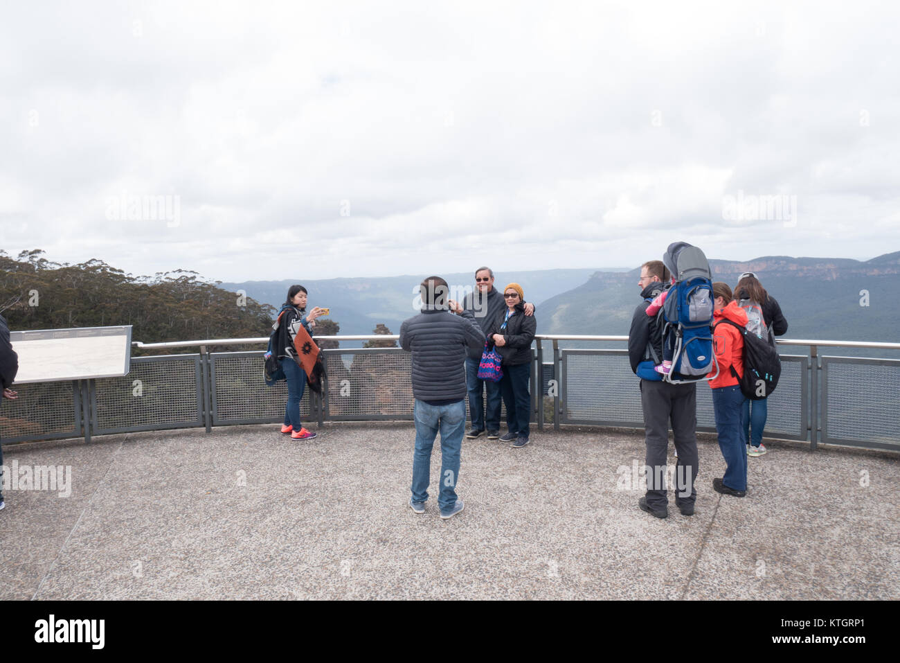 Turisti asiatici presso il Parco nazionale Blue Mountains Foto Stock