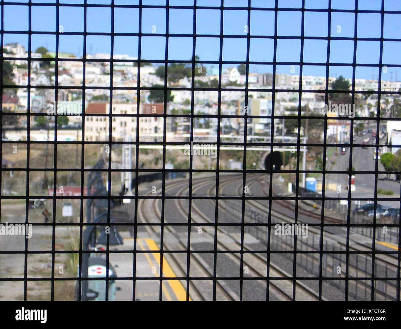 La stazione di Bayshore 3224 è una posizione specifica all'interno di una rete di trasporto. Non viene fornito un ulteriore contesto relativo alla sua importanza, funzionalità o rilevanza storica. La stazione fa parte di una più ampia rete di infrastrutture di transito. Foto Stock