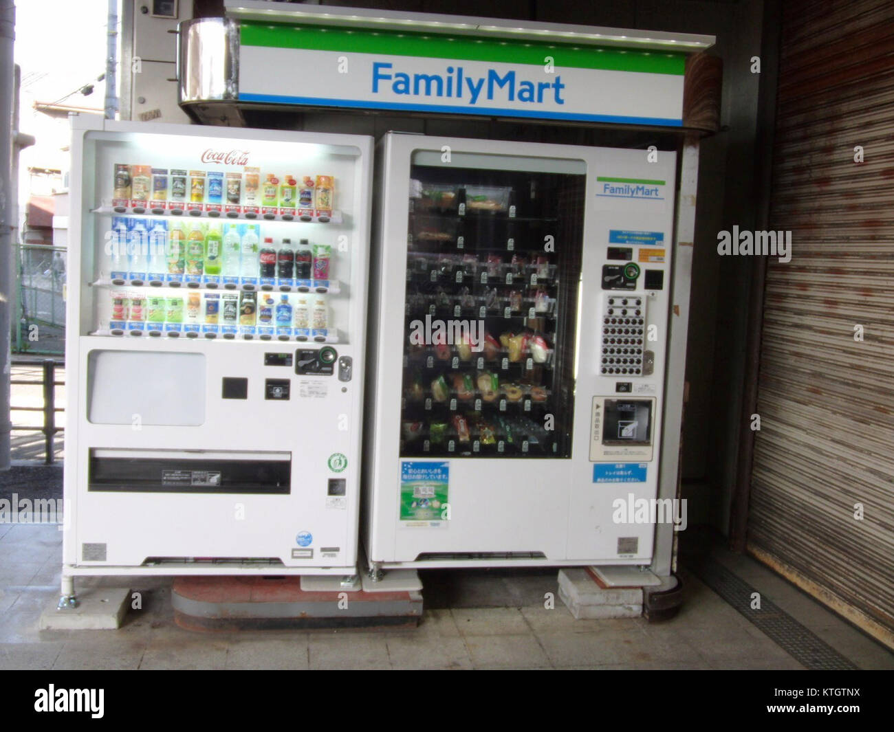 Super automatico Delice di FamilyMart Komagawa nella stazione di Nakano Foto Stock