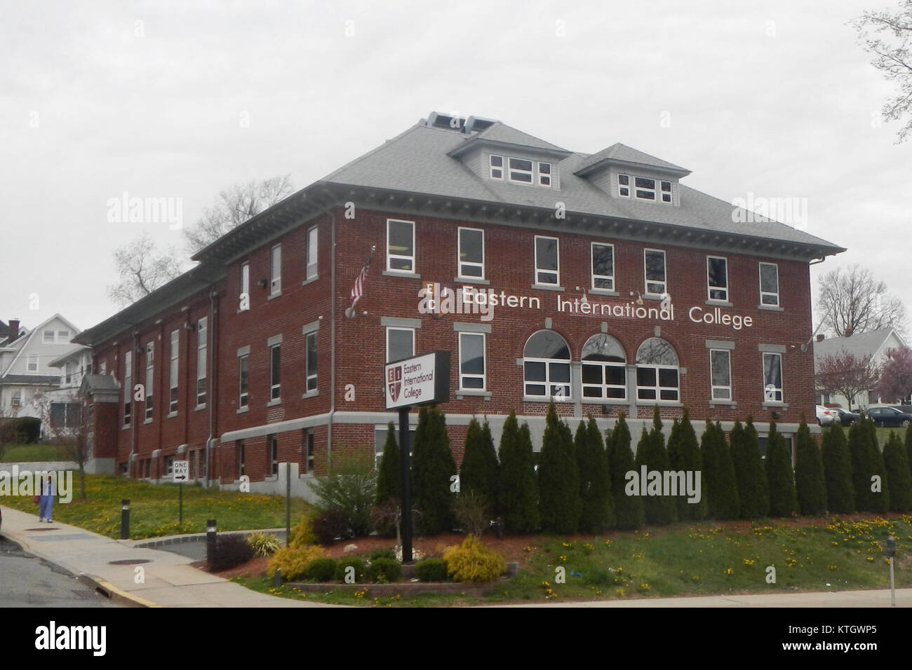 Una fotografia del Belleville Eastern International College situato su Washington Avenue, che mette in evidenza il campus e l'ambiente educativo del college. Foto Stock