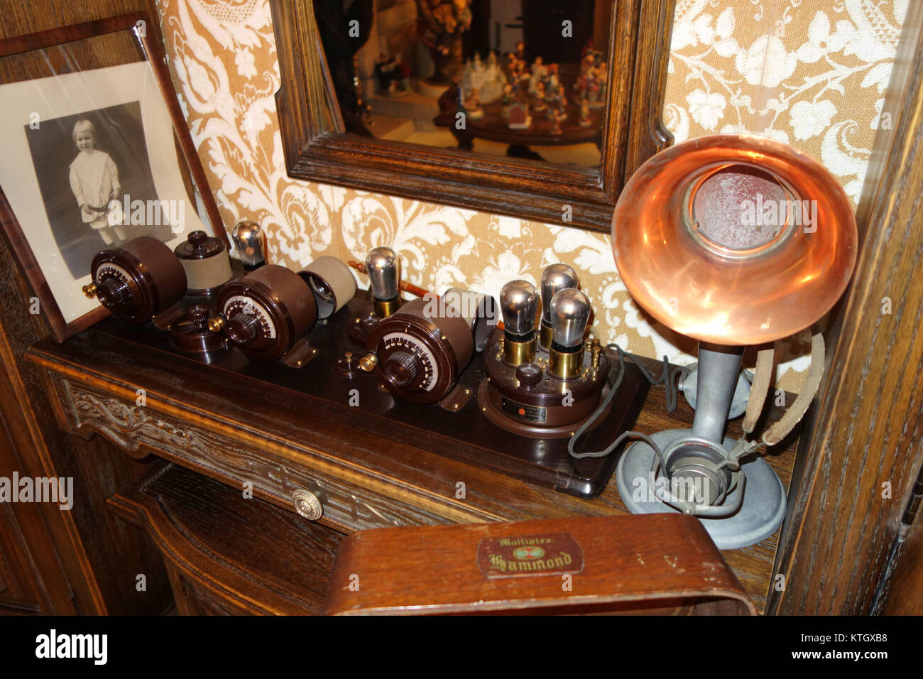 Il rivelatore Atwater Kent Type TA e l'amplificatore AF a due stadi è una componente radio dei primi anni del XX secolo, esposta al Bayernhof Museum, che mostra i progressi storici nella tecnologia radio. Foto Stock