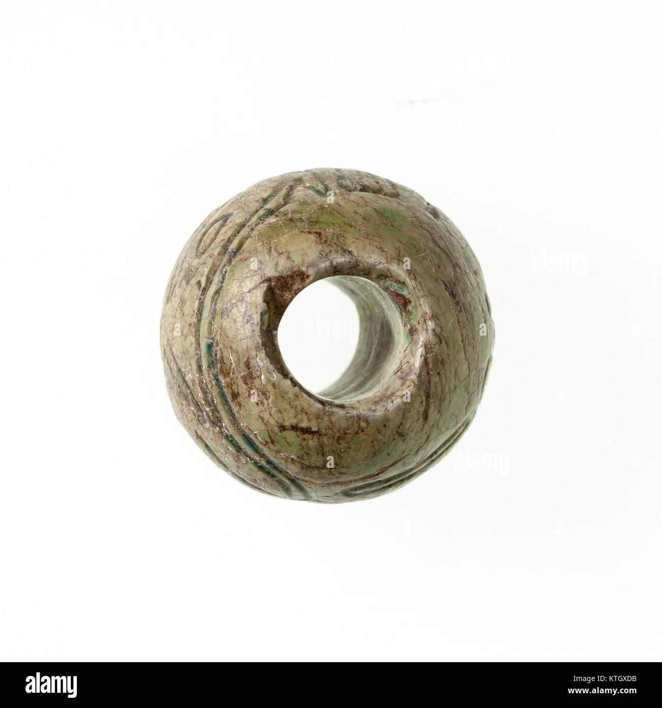 Questa perla, con il nome di Amenemhat III, risale all'antico Egitto. È ospitato nel Metropolitan Museum of Art ed è un importante esempio di artigianato egiziano e identificazione personale durante il Medio Regno. Foto Stock