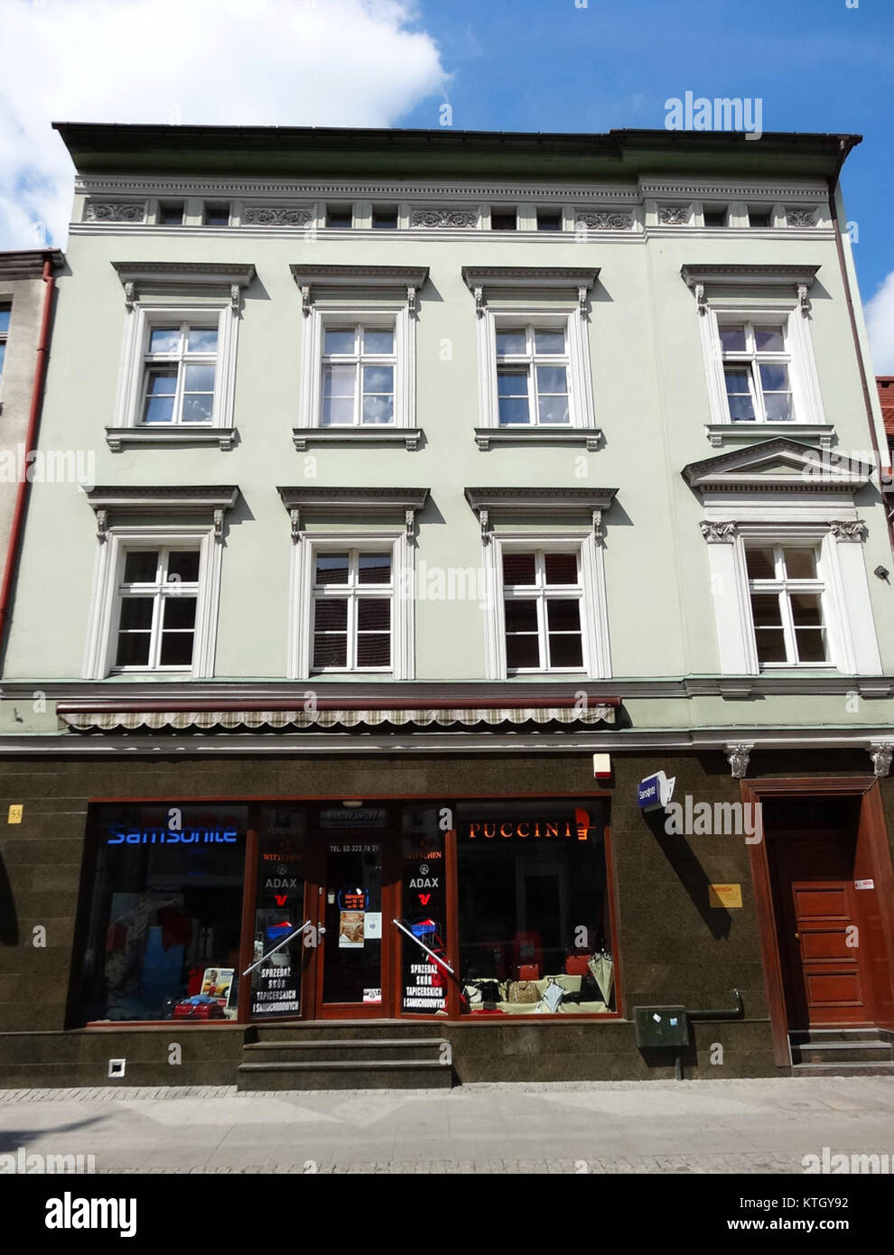 Una fotografia scattata nel luglio 2013 della strada al BDG Dluga 53, che cattura una scena importante o un punto di riferimento della città, con particolare attenzione allo sviluppo urbano e all'architettura locale. Foto Stock