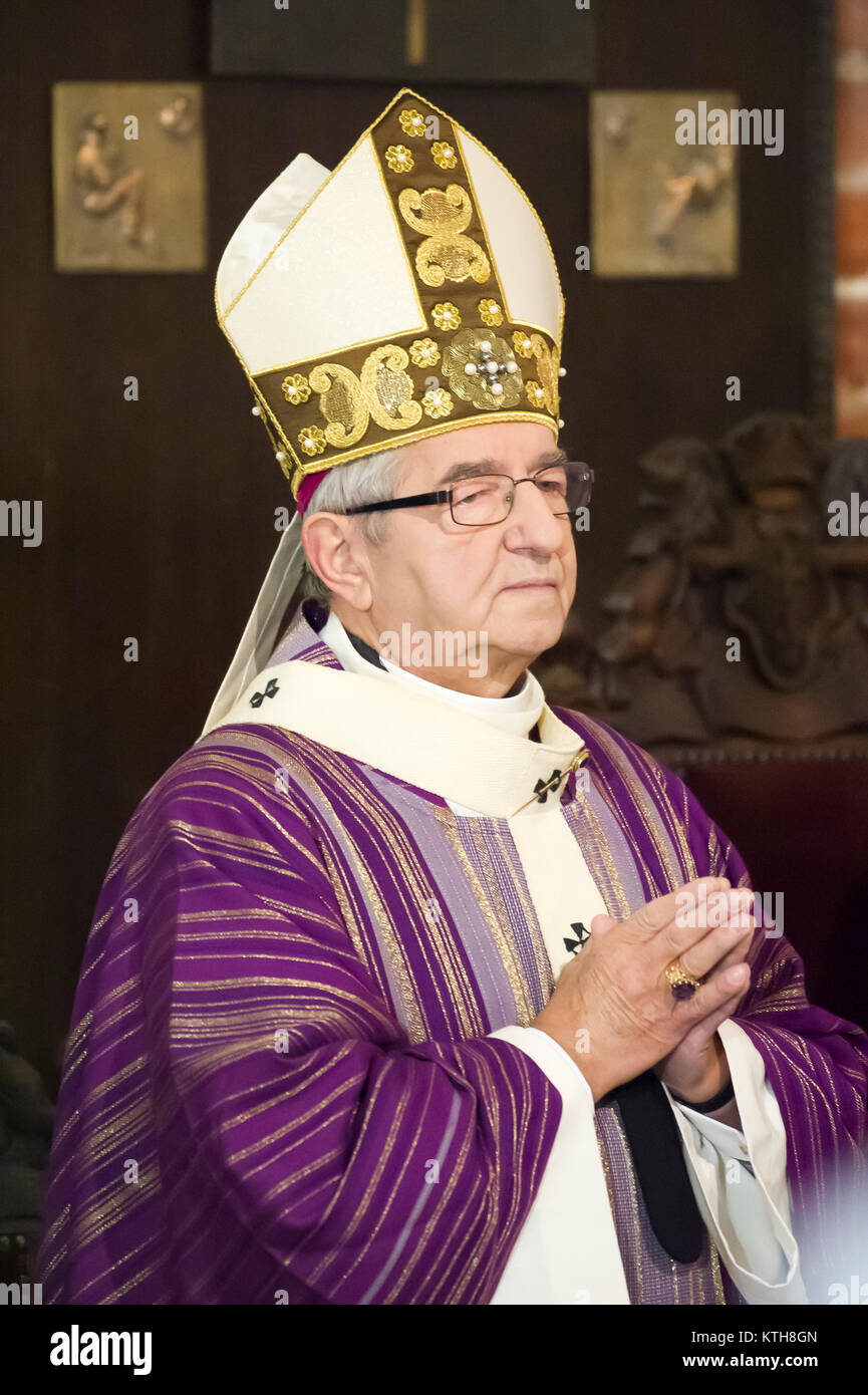 Slawoj Leszek Glodz, arcivescovo metropolita di Danzica, nella chiesa di Santa Brigida a Danzica, Polonia. 16 dic. 2017 © Wojciech Strozyk / Stock Alamy Ph Foto Stock