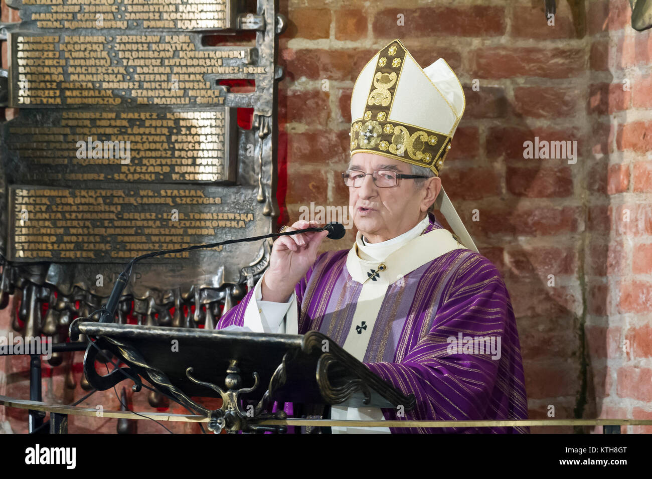 Slawoj Leszek Glodz, arcivescovo metropolita di Danzica, nella chiesa di Santa Brigida a Danzica, Polonia. 16 dic. 2017 © Wojciech Strozyk / Stock Alamy Ph Foto Stock