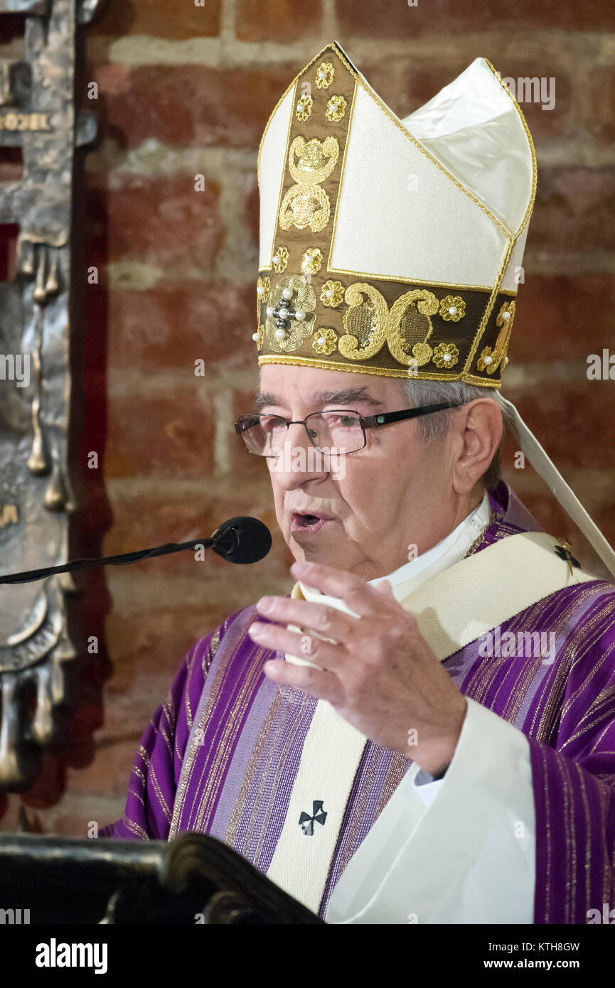 Slawoj Leszek Glodz, arcivescovo metropolita di Danzica, nella chiesa di Santa Brigida a Danzica, Polonia. 16 dic. 2017 © Wojciech Strozyk / Stock Alamy Ph Foto Stock