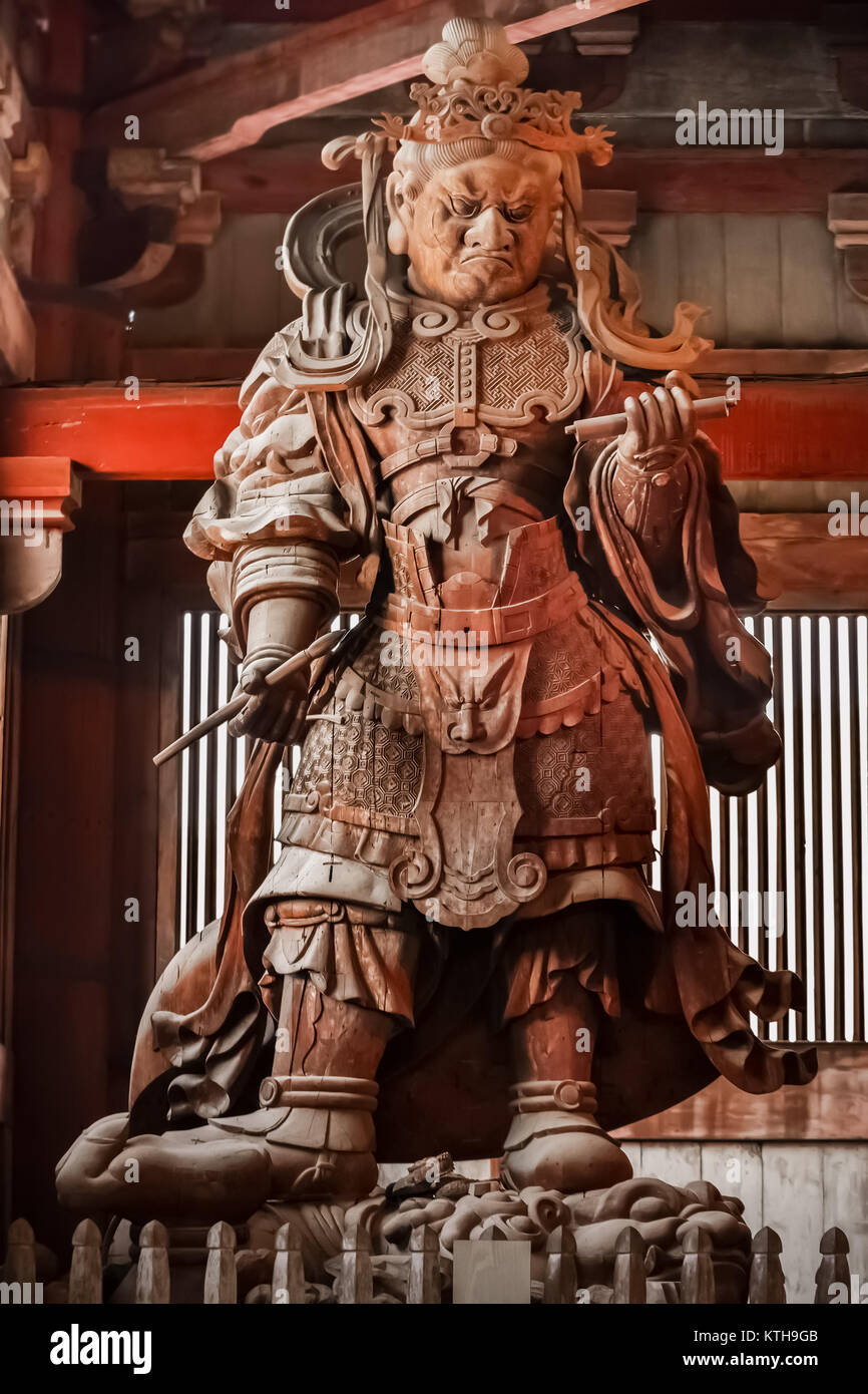 Komokuten - custodi delle quattro coners al Tempio Todaiji di Nara nara, Giappone - 16 novembre: Komokuten a Nara, Giappone il 16 novembre 2013. Fier Foto Stock