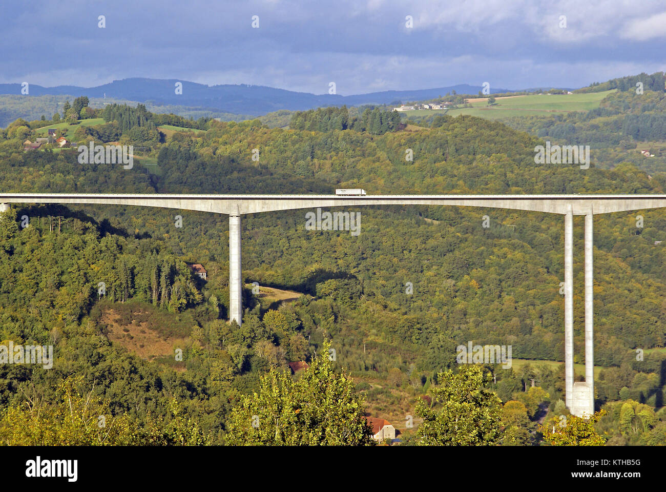 La A89 viadotto vicino a navate in Limousin meridionale Foto Stock