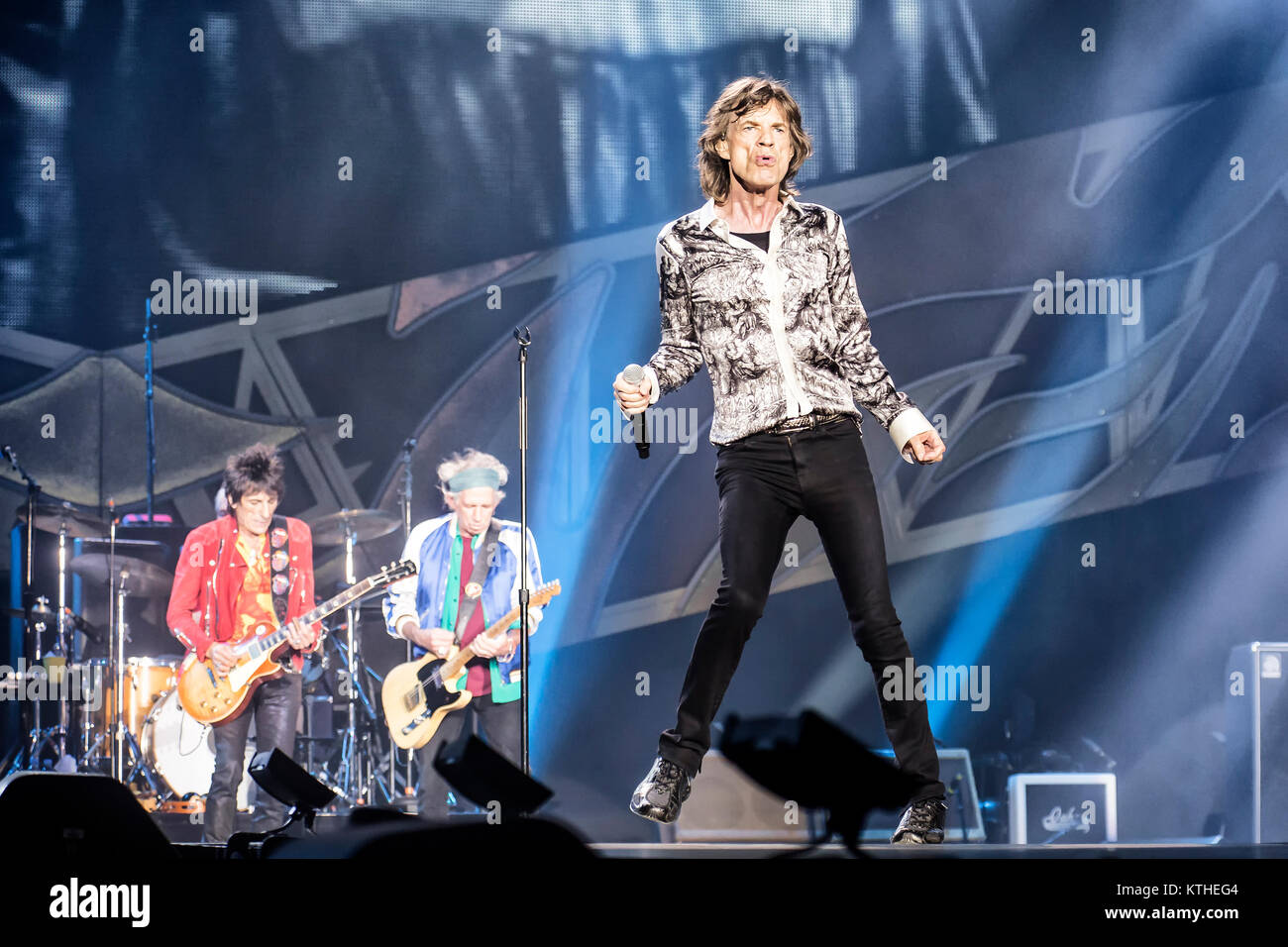 I Rolling Stones, il leggendario inglese rock band, esegue un concerto dal vivo presso Telenor Arena di Oslo. Qui il cantante e cantautore Mick Jagger è visto dal vivo sul palco. Norvegia, 26.05.2014. Foto Stock