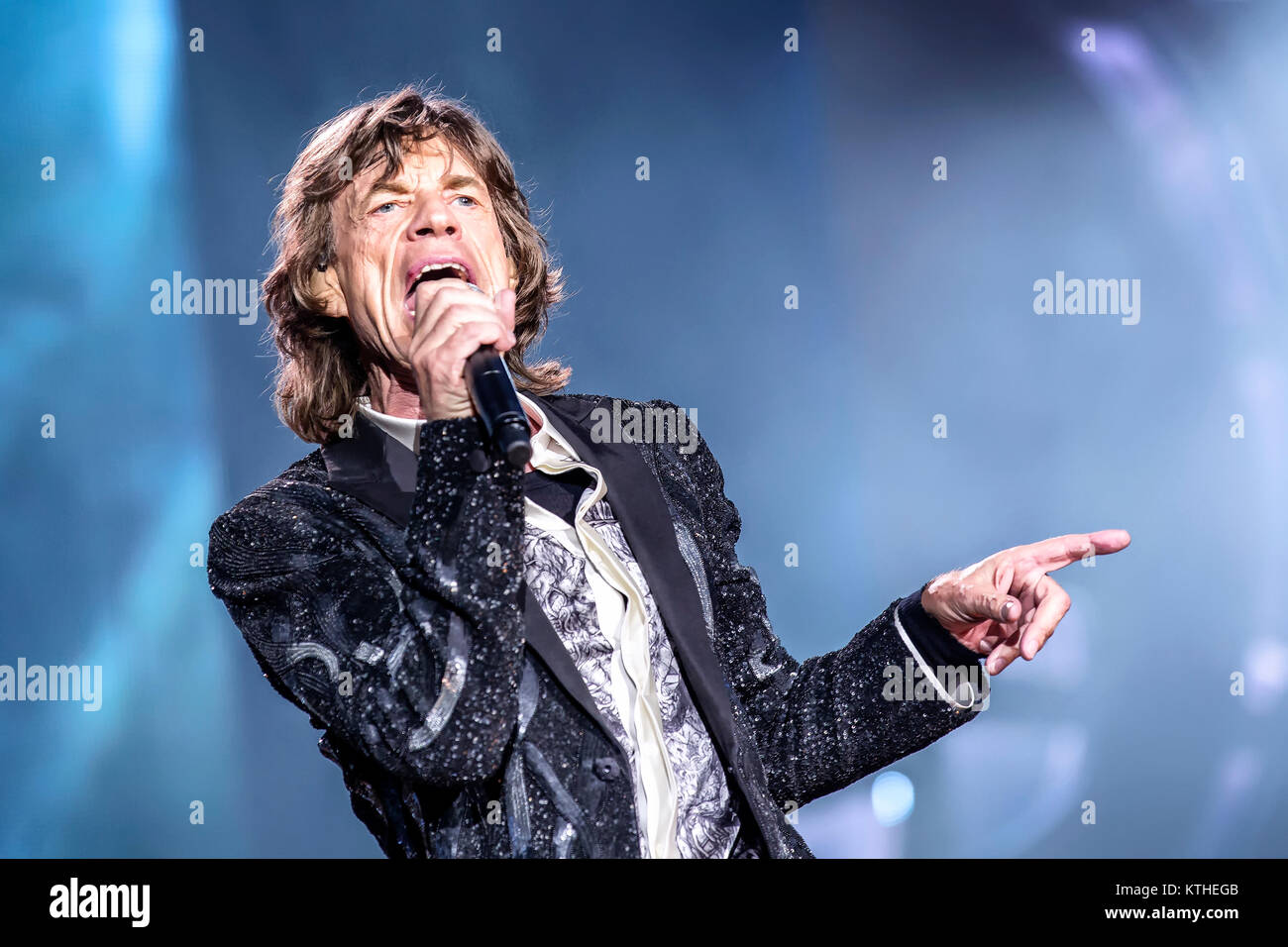 I Rolling Stones, il leggendario inglese rock band, esegue un concerto dal vivo presso Telenor Arena di Oslo. Qui il cantante e cantautore Mick Jagger è visto dal vivo sul palco. Norvegia, 26.05.2014. Foto Stock