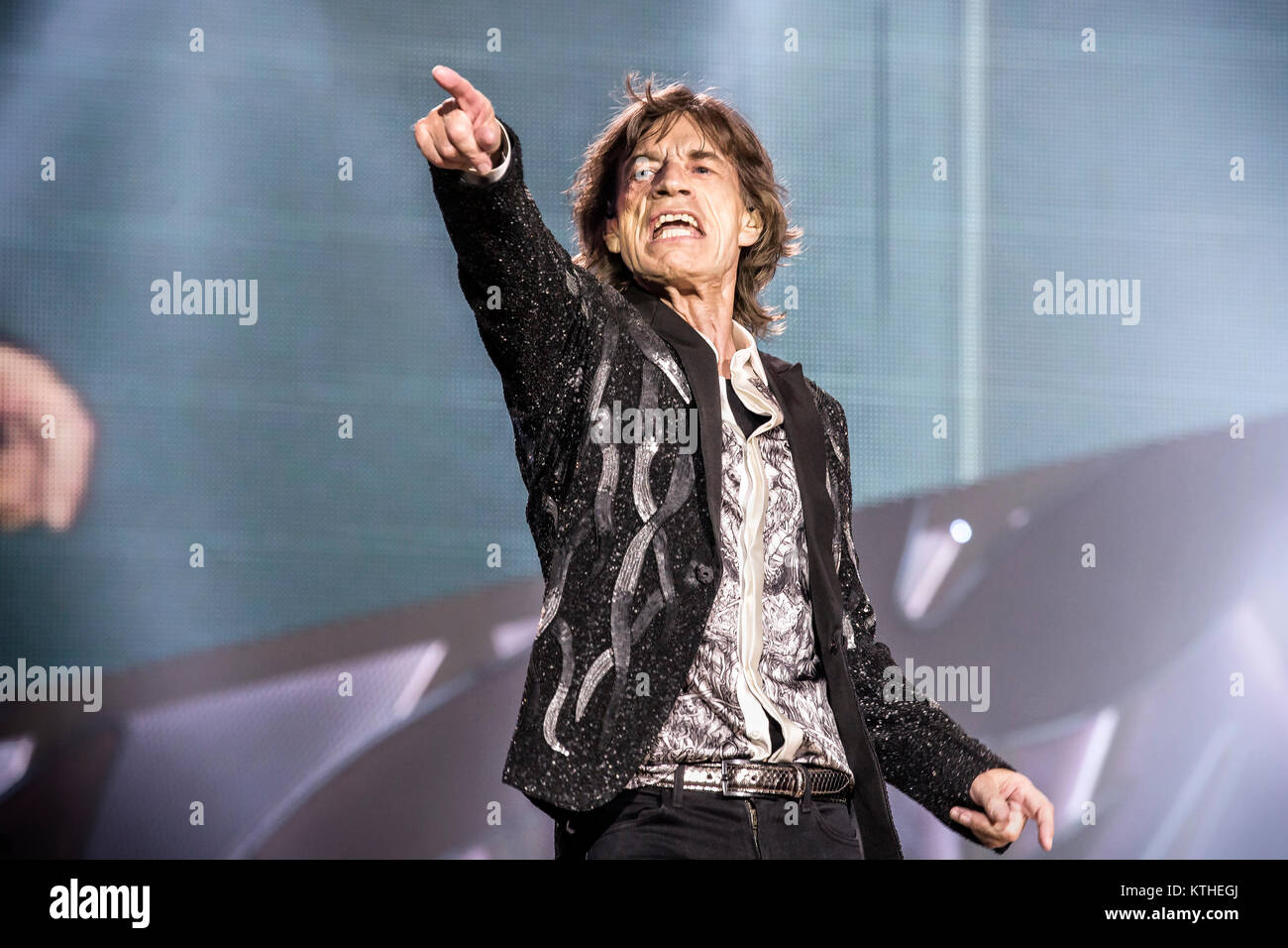 I Rolling Stones, il leggendario inglese rock band, esegue un concerto dal vivo presso Telenor Arena di Oslo. Qui il cantante e cantautore Mick Jagger è visto dal vivo sul palco. Norvegia, 26.05.2014. Foto Stock