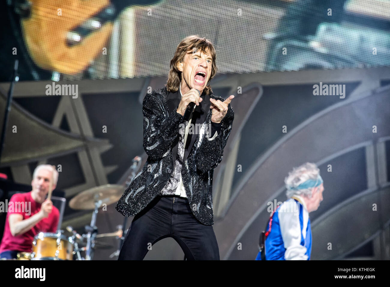 I Rolling Stones, il leggendario inglese rock band, esegue un concerto dal vivo presso Telenor Arena di Oslo. Qui il cantante e cantautore Mick Jagger è visto dal vivo sul palco. Norvegia, 26.05.2014. Foto Stock