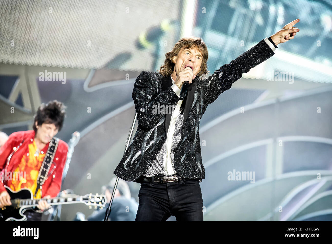 I Rolling Stones, il leggendario inglese rock band, esegue un concerto dal vivo presso Telenor Arena di Oslo. Qui il cantante e cantautore Mick Jagger è visto dal vivo sul palco. Norvegia, 26.05.2014. Foto Stock