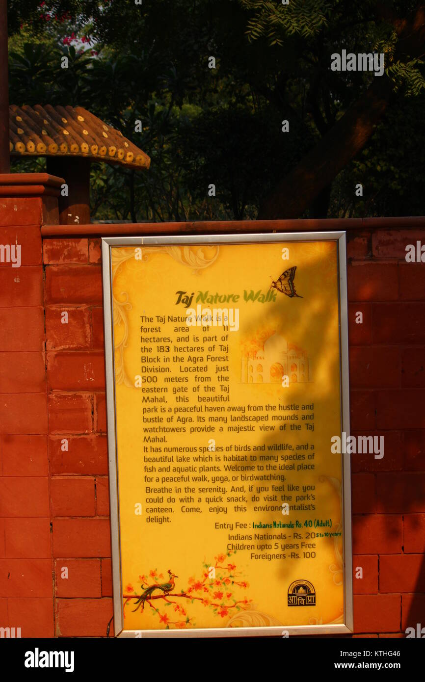 Descrizione scheda al Taj la natura a piedi in Agra, Uttar Pradseh Foto Stock