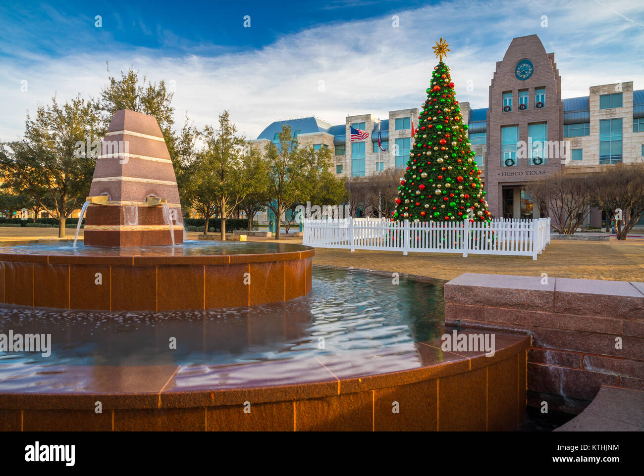 Frisco City Hall di Frisco, Texas. Frisco è una città in Collin e Denton contee in Texas, nel Dallas-Fort Worth metroplex. Foto Stock