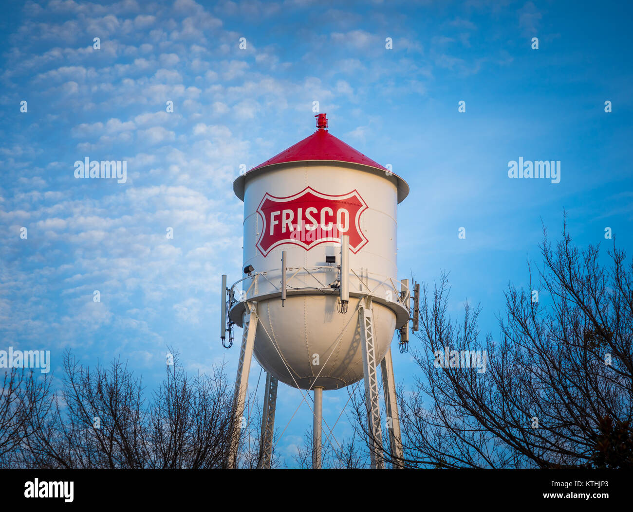 Water Tower in Frisco, Texas. Frisco è una città in Collin e Denton contee in Texas, nel Dallas-Fort Worth metroplex. Foto Stock