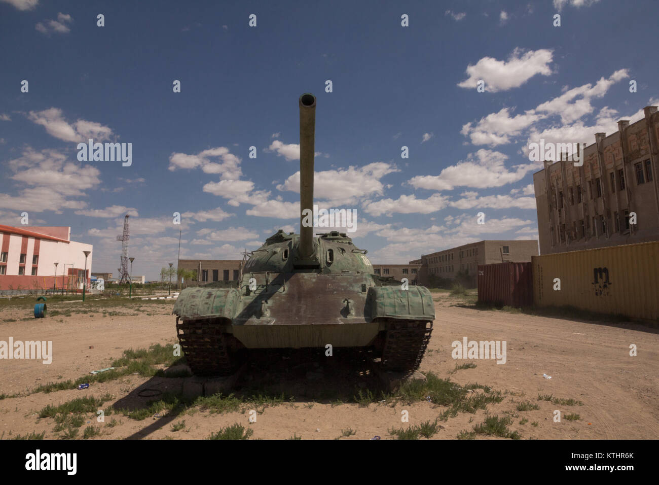 Il serbatoio si trova nella equare della città Zuunbayan ricorda ai suoi una volta posizione strategica. Solo una piccola guarnigione per la formazione dei soldati in aspro deserto con Foto Stock