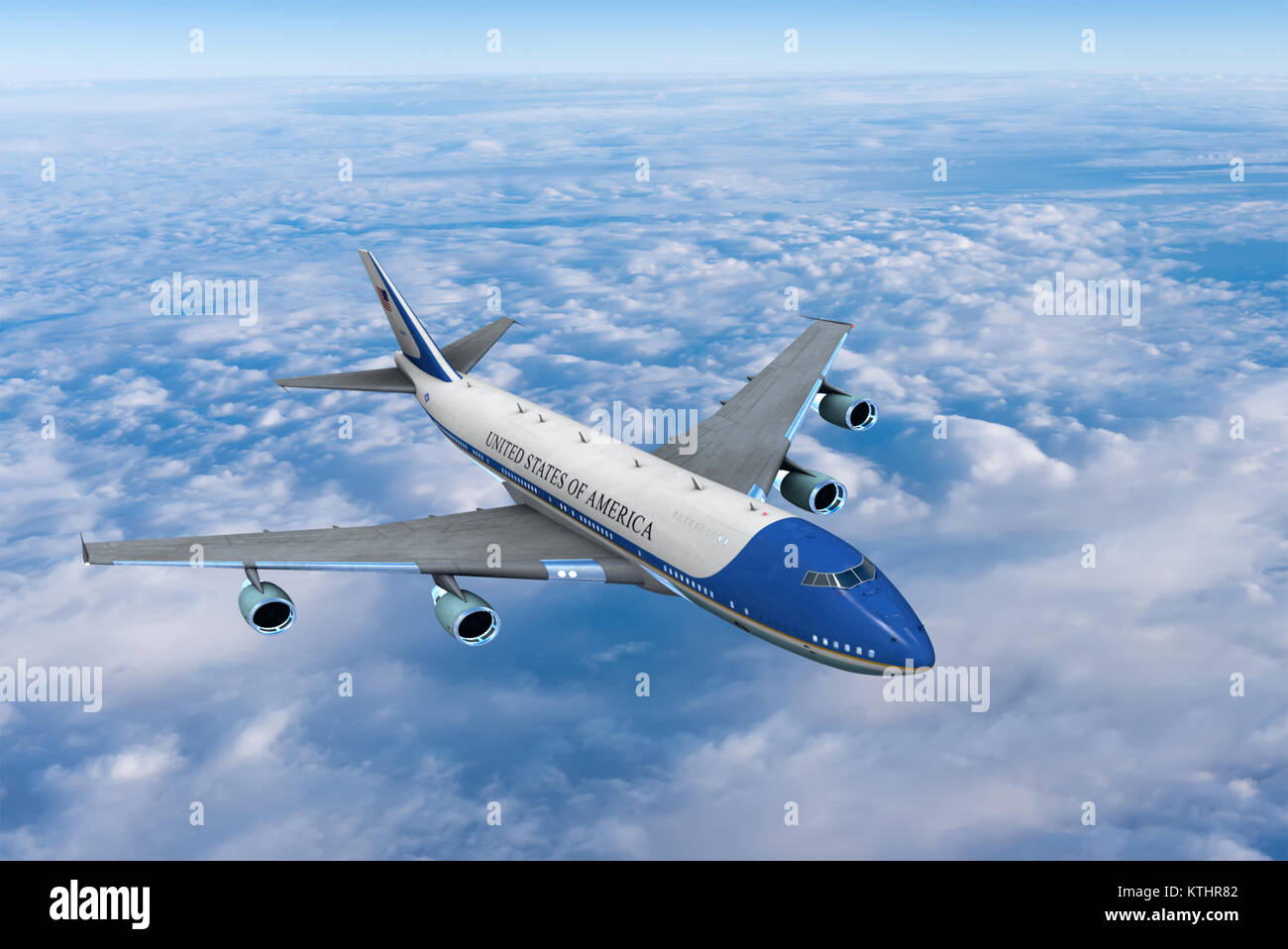Aeroplano che vola nel cielo contro sfondo con cielo nuvoloso Foto Stock