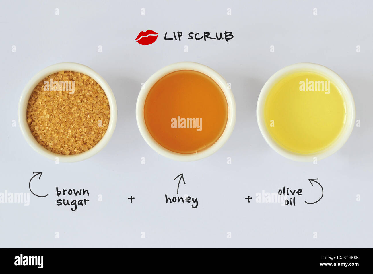 In casa la macchia a labbro fatti di zucchero di canna, miele e olio di oliva - sfondo bianco Foto Stock