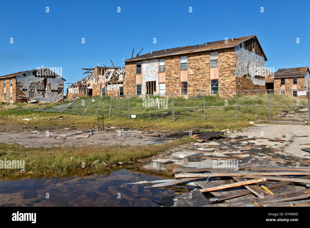 Unità multiple di appartamento complesso distrutto dall'uragano Harvey 2017. Foto Stock