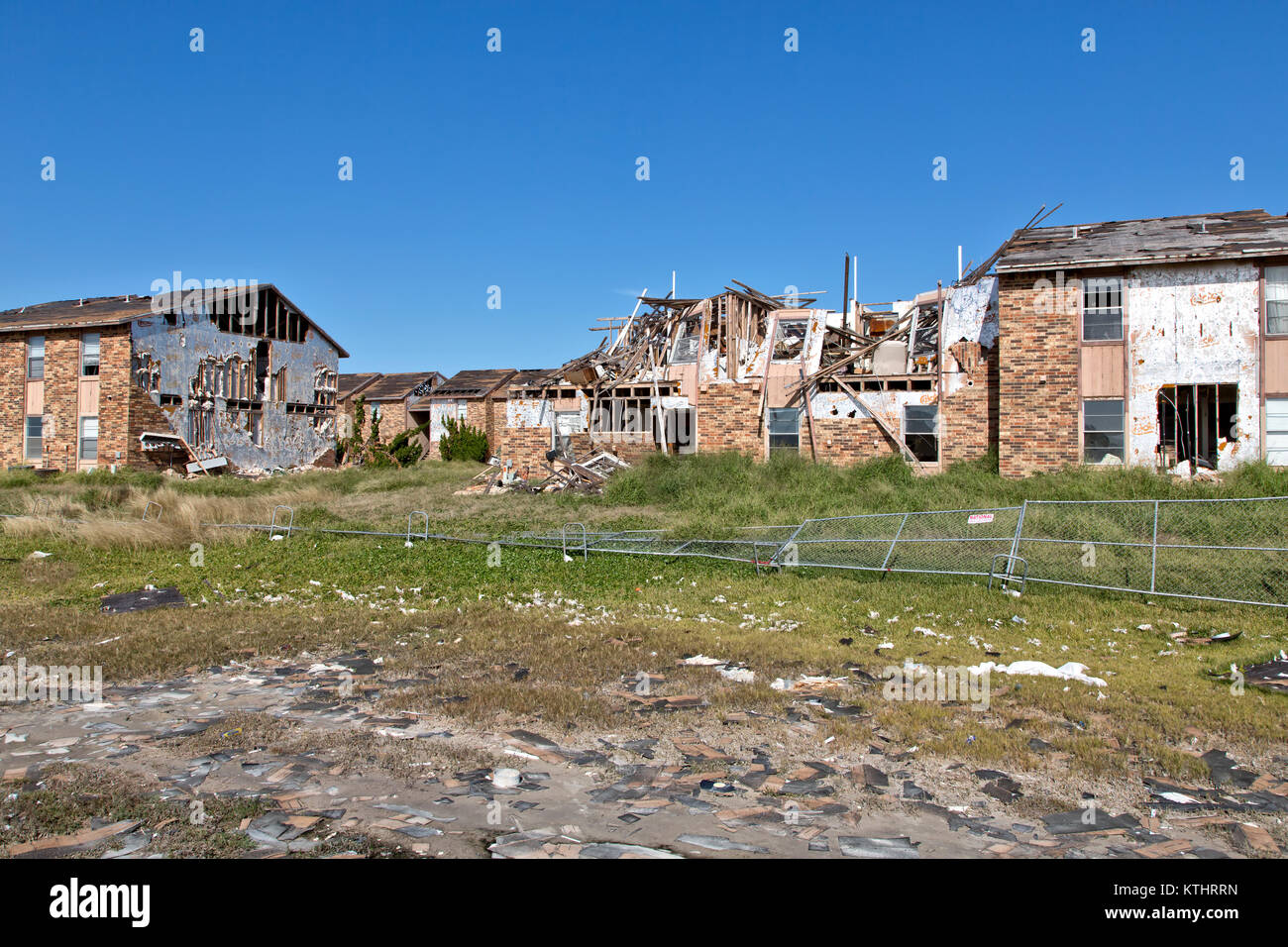 Unità multiple di appartamento complesso distrutto dall'uragano Harvey 2017. Foto Stock