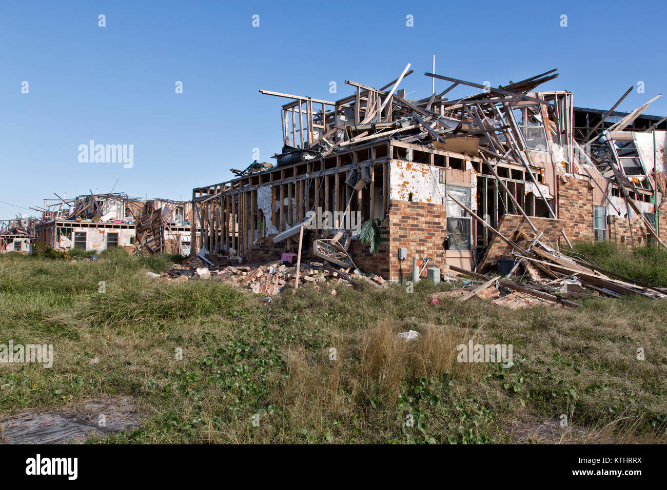 Unità multiple di appartamento complesso distrutto dall'uragano Harvey 2017. Foto Stock