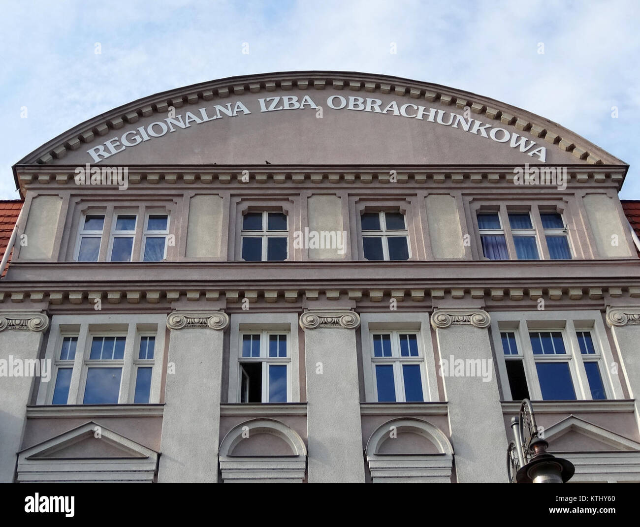 Il BDG RegIzbaObrachunkowa è un edificio, possibilmente un'istituzione governativa in Polonia, associato a compiti finanziari o amministrativi. Foto Stock