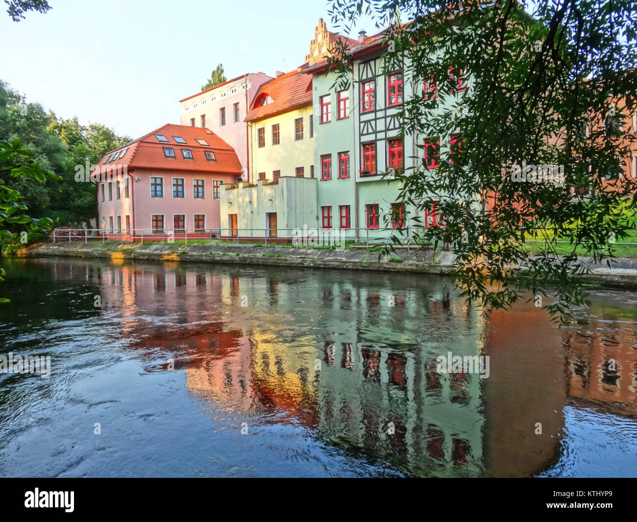 L'immagine cattura una scena dalla città di Venezia, in Italia, mostrando la sua architettura iconica e i canali. La foto è stata scattata nel 2013, offrendo uno sguardo alla bellezza senza tempo di questa città storica. Foto Stock