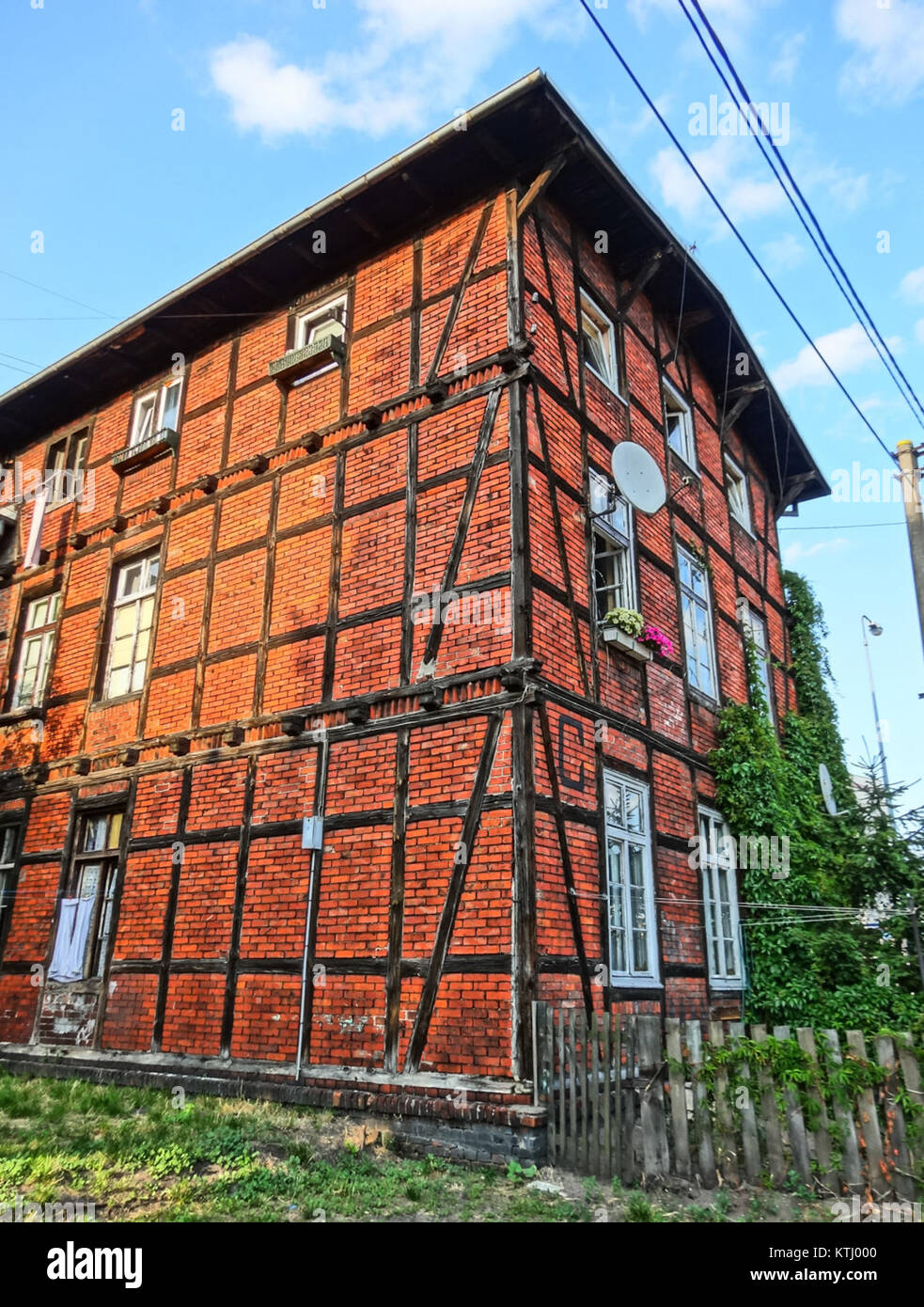 Questa fotografia è stata scattata a Londra l'11 luglio 2013, catturando un momento di vita urbana in città. Riflette l'atmosfera vivace e la dinamica urbana di Londra in quel giorno. Foto Stock