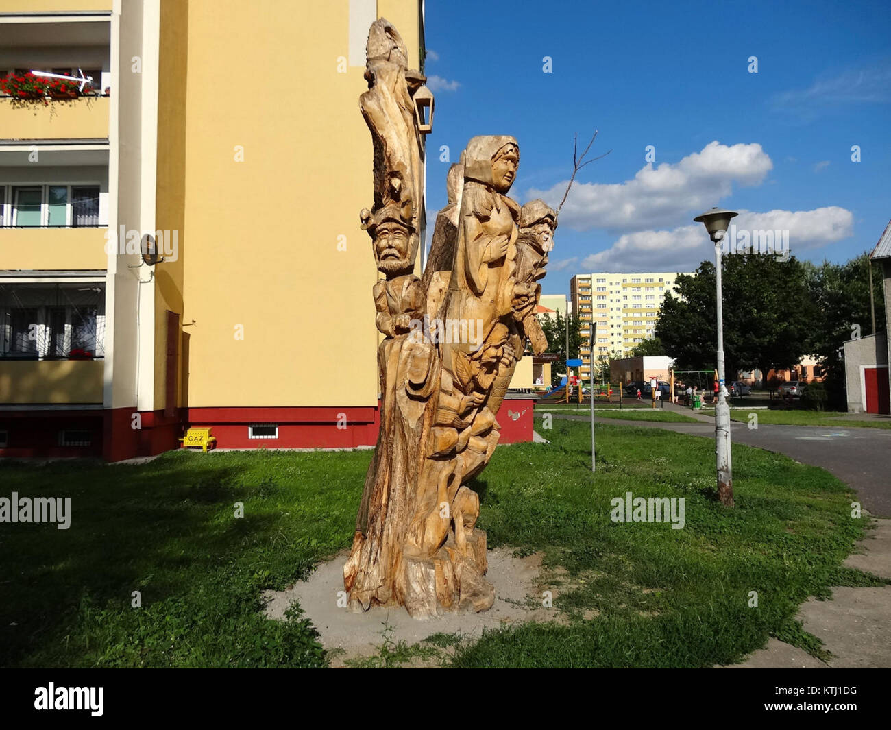 Il BDG Szwederowo 1 in Polonia è un edificio notevole, riconosciuto per il suo design moderno e il suo ruolo nella comunità locale. Riflette lo sviluppo architettonico della regione all'inizio del XXI secolo. Foto Stock