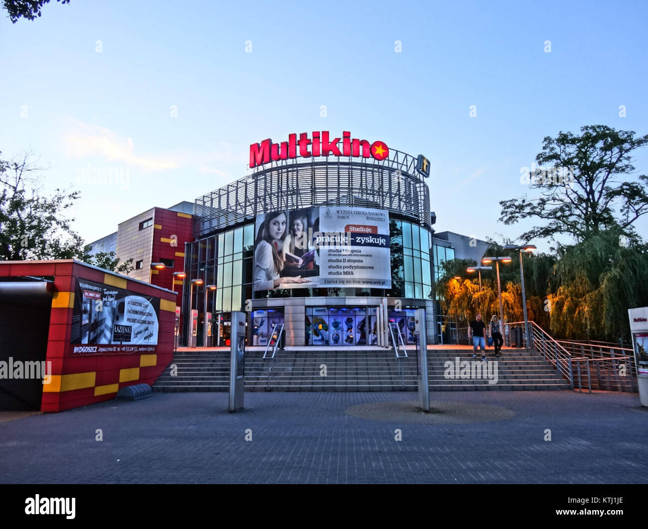 Il BDG Multikino, un cinema popolare in Polonia, ha ospitato un evento speciale nella notte del 4 luglio 2013. L'evento ha visto proiezioni di film, attirando un vasto pubblico per una serata di intrattenimento. Foto Stock