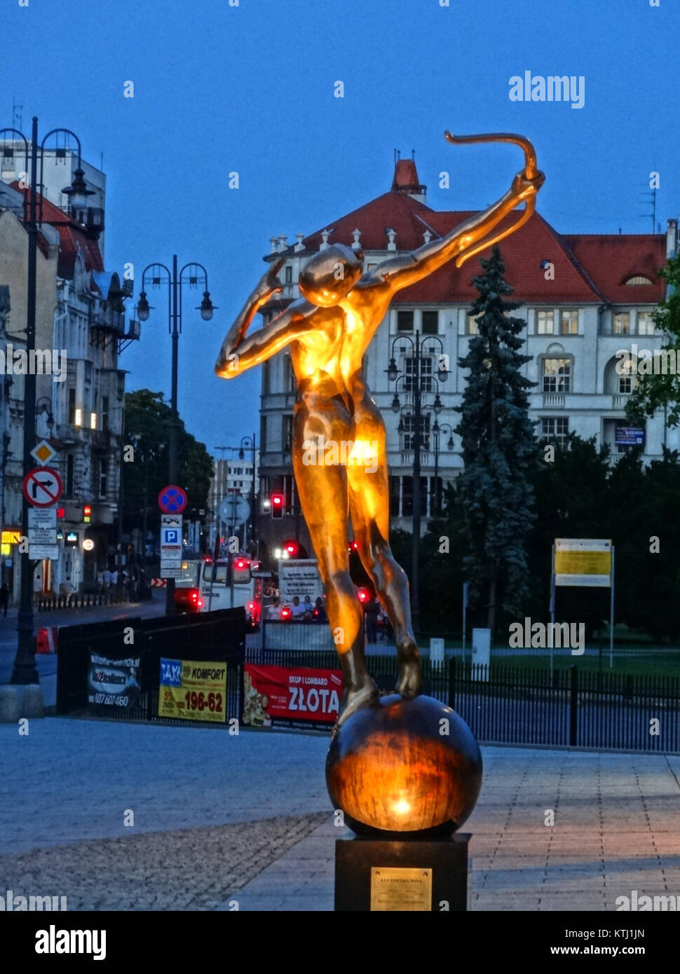 Il BDG Luczniczka Nova noc, tenutosi l'8 luglio 2013, è probabilmente un evento pubblico o una riunione, possibilmente un festival o una celebrazione della comunità. Il titolo suggerisce che si svolgesse nella regione di Luczniczka, con "Nova noc" che si traduce in "nuova notte" in inglese, indicando un possibile evento notturno nella regione. Foto Stock