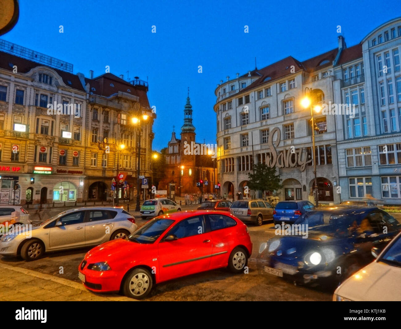 BDG plTeatralny, una sede in Polonia, mostrata di notte il 7 luglio 2013. La foto mette in evidenza l'architettura dell'edificio e la sua atmosfera notturna. Foto Stock