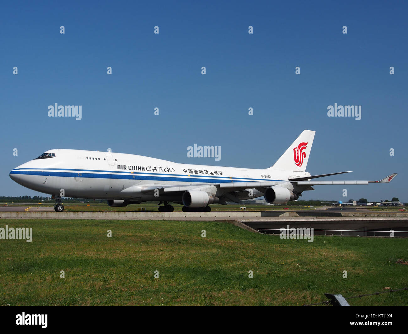 Il Boeing B747 4J6 (BCF) con registrazione CN 24346, operato da Air China Cargo, è stato visto rullare in un aeroporto il 21 luglio 2013. Questo aereo fa parte della flotta cargo di Air China. Foto Stock