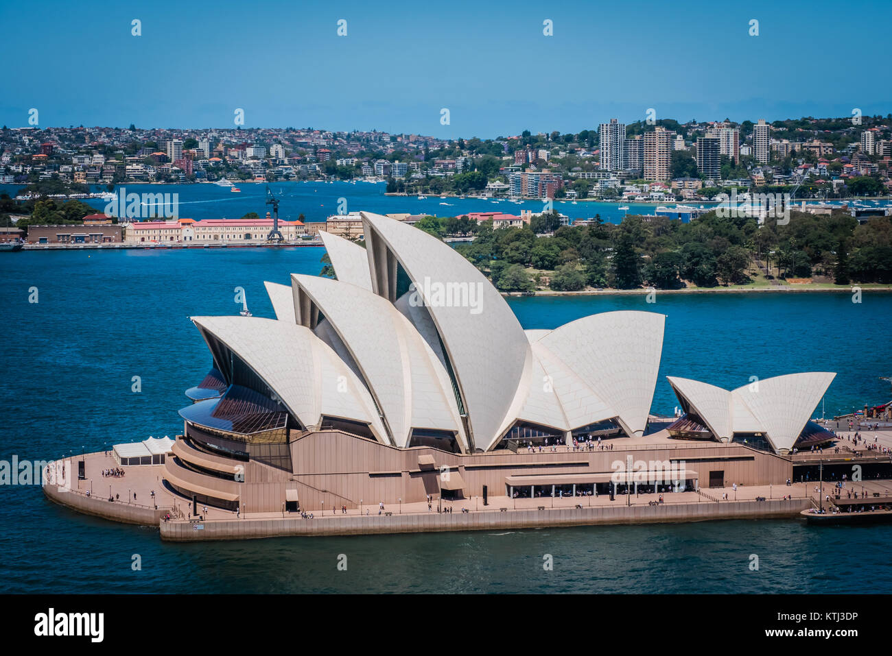 Sydney Opera House e il cielo blu giornata di sole Foto Stock