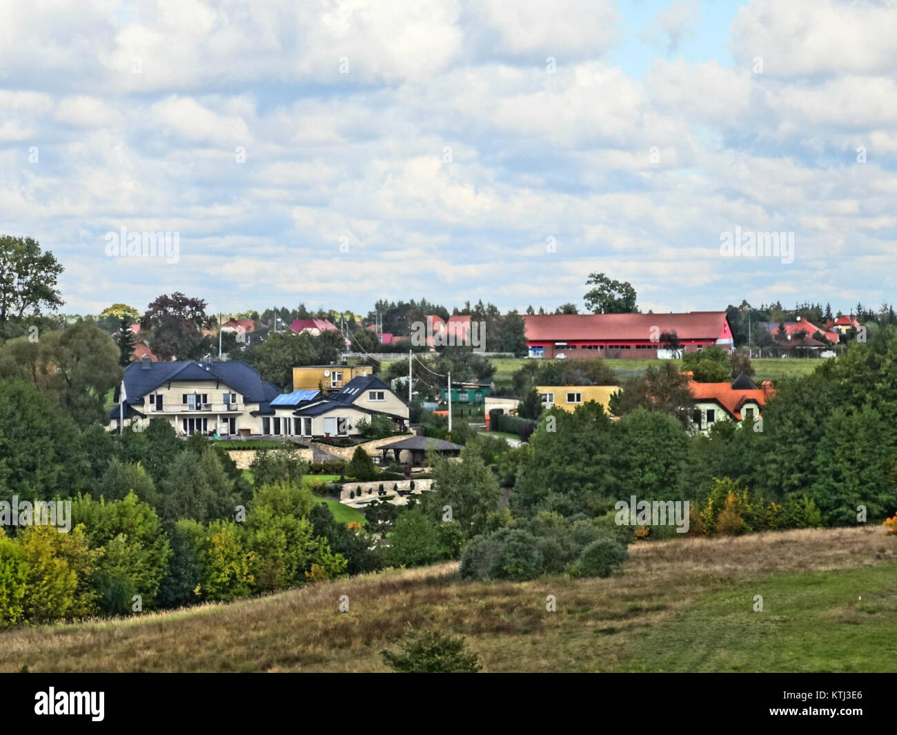 Il BDG widokzgoryMysl offre una vista da un punto panoramico a Bydgoszcz, Polonia, che mostra il paesaggio panoramico e i dintorni urbani dalla cima di una collina. Foto Stock