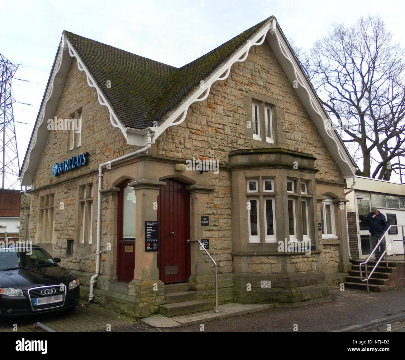 Questa ex loggia di Tilgate House, ora sede della Barclays Bank, si trova al 192 di Three Bridges Road a Crawley. Si tratta di un edificio storico significativo con notevoli caratteristiche architettoniche. Foto Stock
