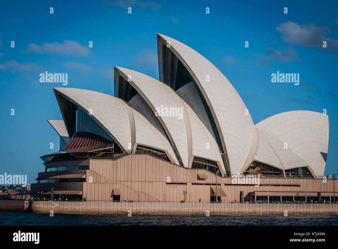 Sydney Opera House in una giornata di sole Foto Stock