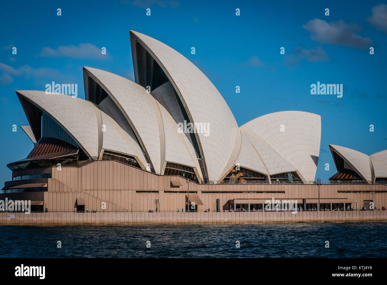 Sydney Opera House in una giornata di sole Foto Stock