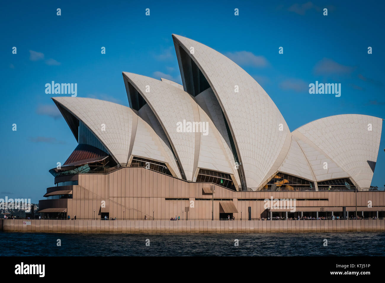 Sydney Opera House in una giornata di sole Foto Stock