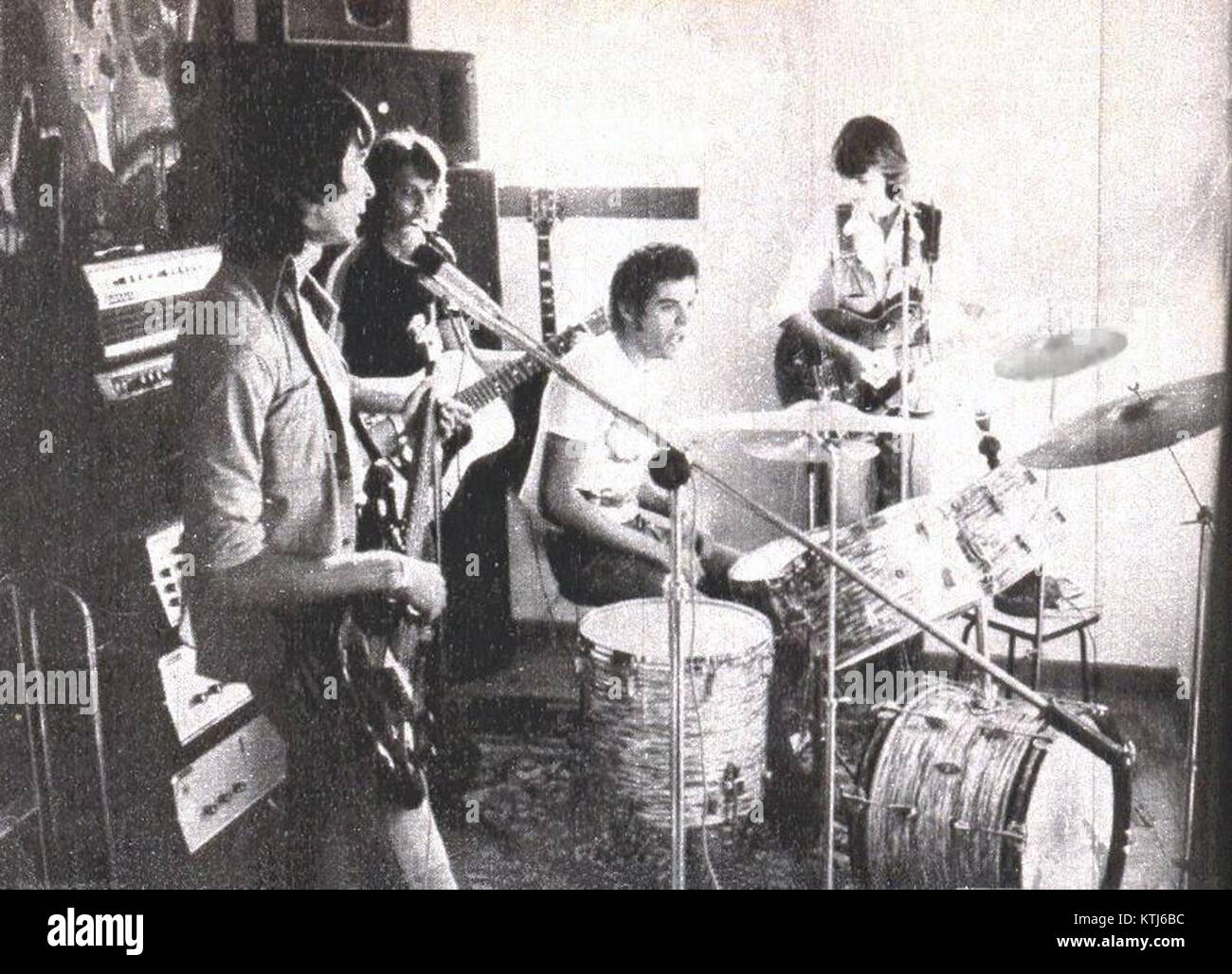 Banda Exodos si riferisce a un evento, movimento o entità culturale o storico significativo che ha contribuito a plasmare narrazioni culturali o cambiamenti sociali. È riconosciuto per il suo impatto e il suo ruolo nello sviluppo delle tradizioni culturali o storiche. Foto Stock