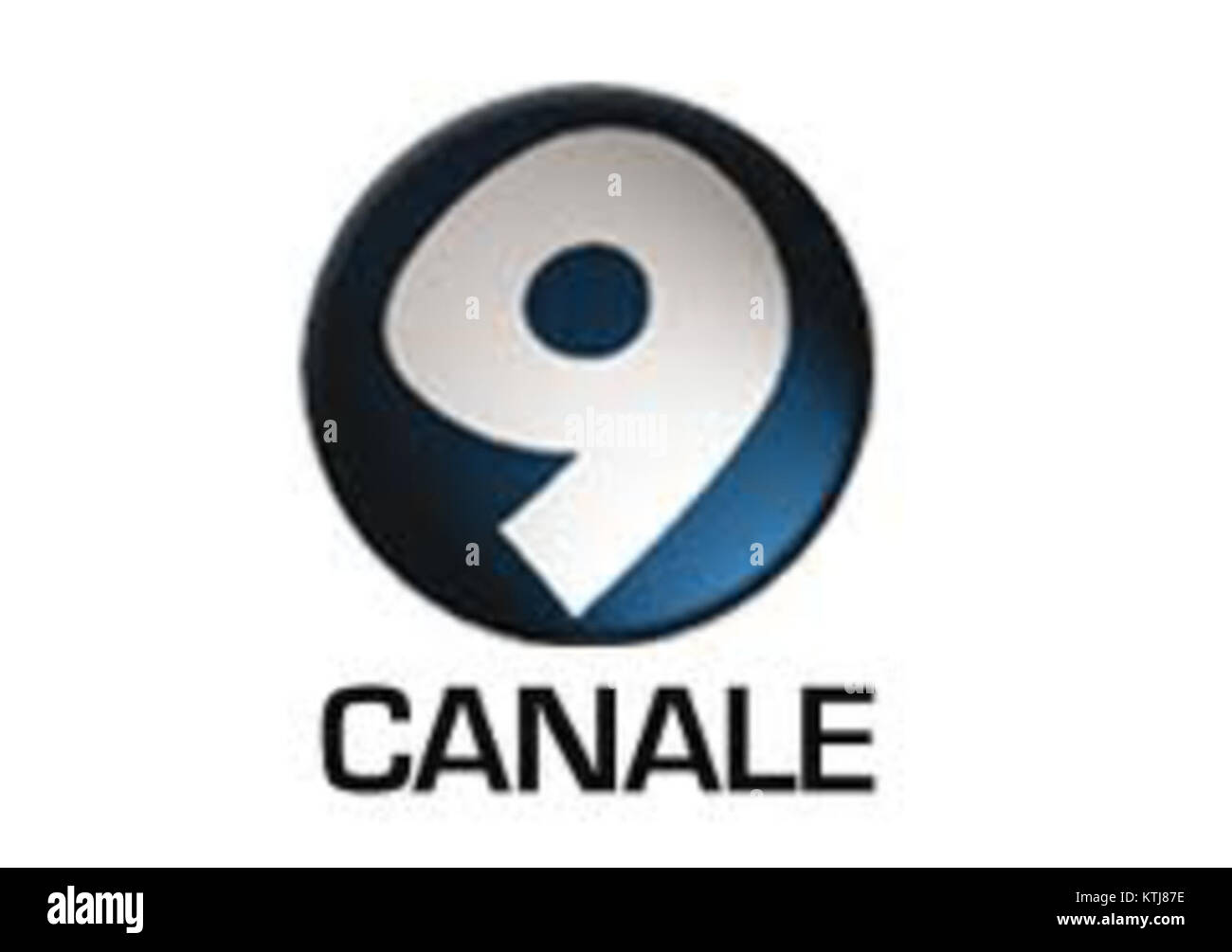Canale 9 è una rete televisiva italiana che trasmette una varietà di programmi, tra cui notizie, intrattenimento e sport. È noto per la sua programmazione regionale e ha un forte pubblico in Italia. Foto Stock