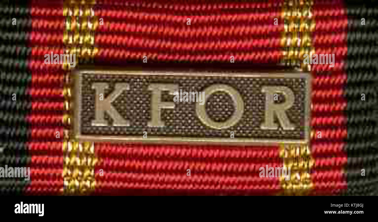 Einsatz KFOR fa riferimento allo schieramento operativo della forza del Kosovo (KFOR) in Kosovo. La missione della KFOR è garantire la sicurezza e la stabilità in Kosovo, contribuendo agli sforzi di mantenimento della pace e mantenendo l'ordine pubblico. Foto Stock